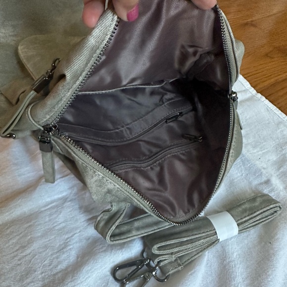 Back Packs - Picture 9 of 14